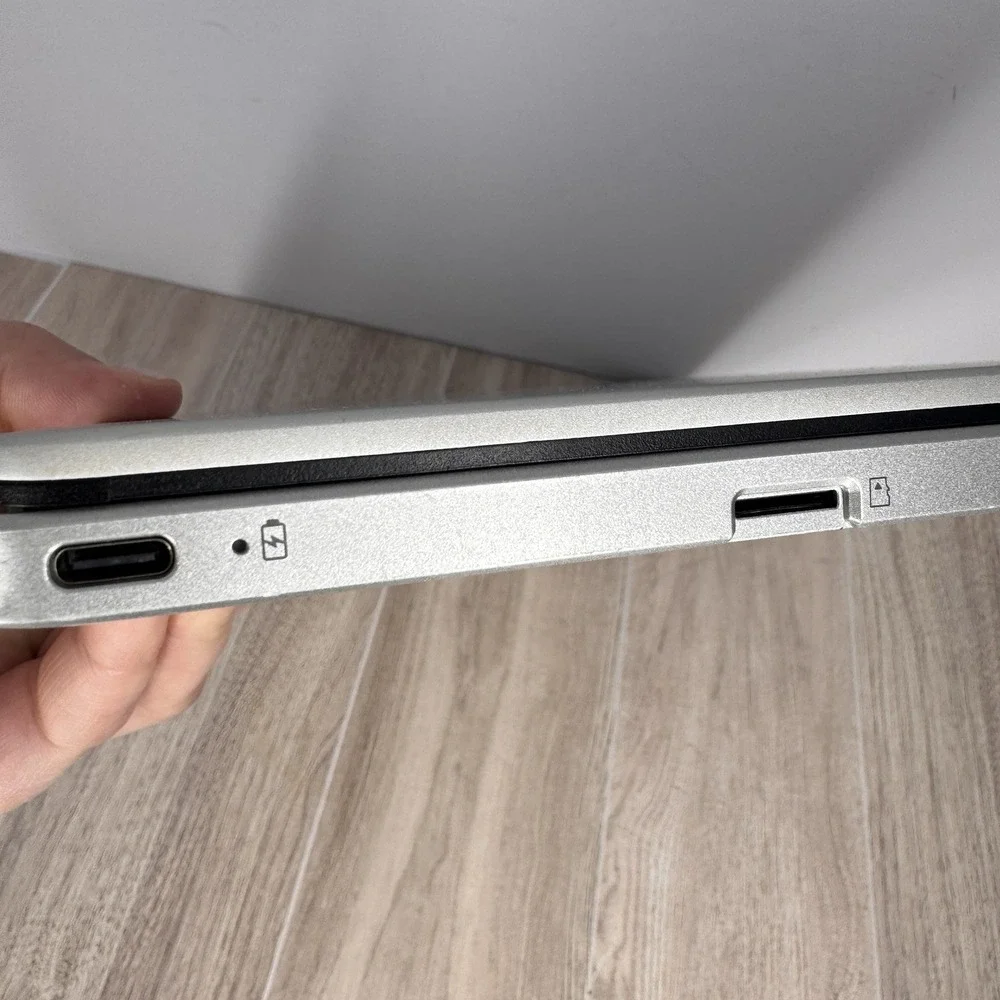 ASUS Chromebook C423NA 14‎ Laptop Silver 4GB RAM 32GB SSD WiFi Ready
